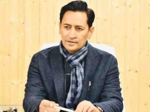 Uttarakhand News: आटे की शिकायत पर भड़के Kumaon Commissioner, हल्द्वानी में राशन दुकान की जांच शुरू