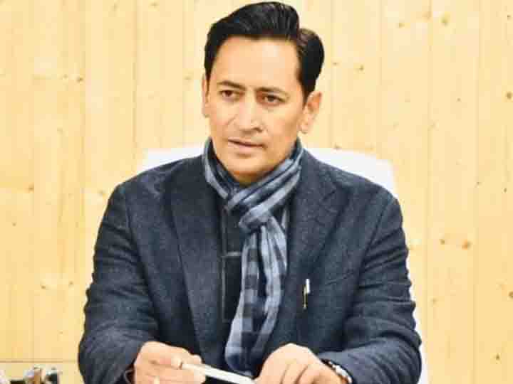 Uttarakhand News: आटे की शिकायत पर भड़के Kumaon Commissioner, हल्द्वानी में राशन दुकान की जांच शुरू
