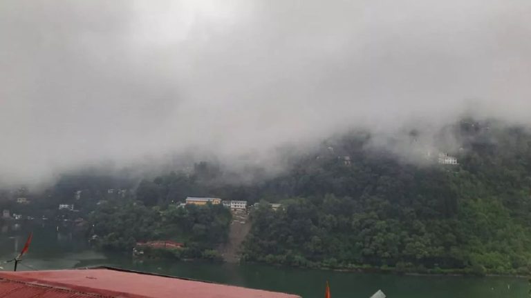 Uttarakhand Weather: उत्तराखंड के मौसम में आ रहा पश्चिमी विक्षोभ का असर, 3 नवंबर से बढ़ेगी ठंड!