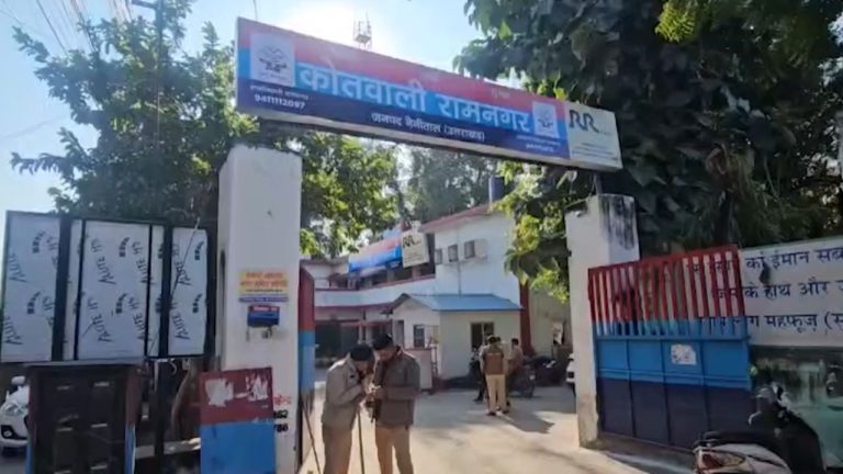 Video: फरार चल रहा मदन जोशी अचानक पहुंचा थाने, रामनगर