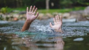 अलकनंदा में डुबकी के दौरान महिला व युवक लापता -