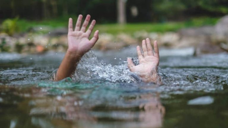 अलकनंदा में डुबकी के दौरान महिला व युवक लापता -