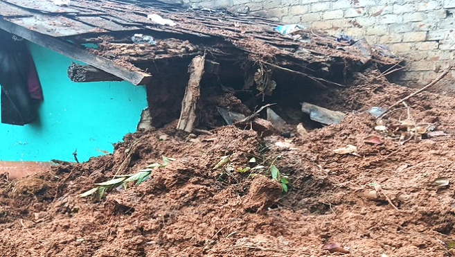 अस्कोट में भूस्खलन का कहर, सोते समय ढहे मकान में