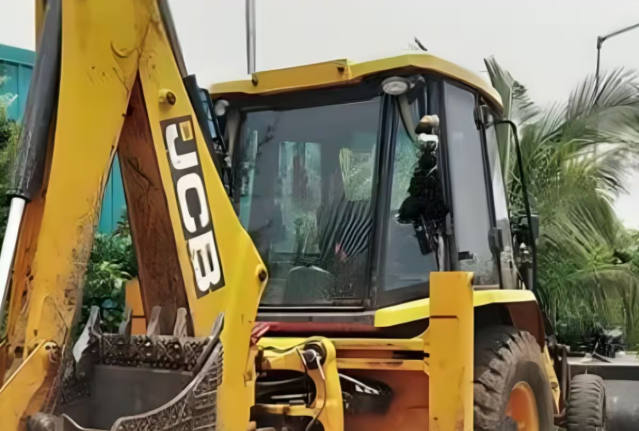 उत्तराखंड में दूसरे दिन भी बुलडोजर ऐक्शन, सरकारी जमीन पर