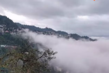 उत्तराखंड में पड़ रही कड़ाके की ठंड, कई जिलों में