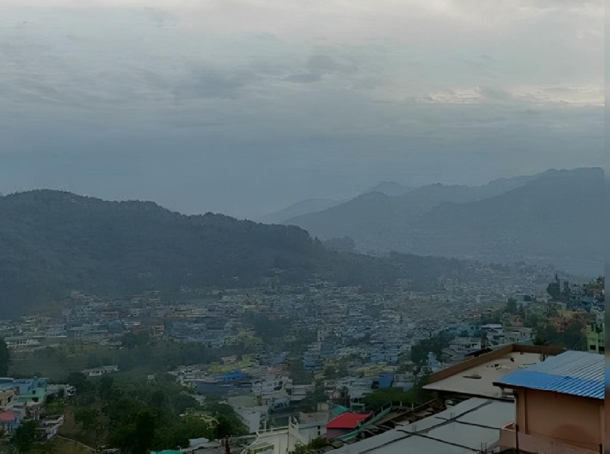 उत्तराखंड में सर्द मौसम की तीखी दस्तक, पाला और कोहरे