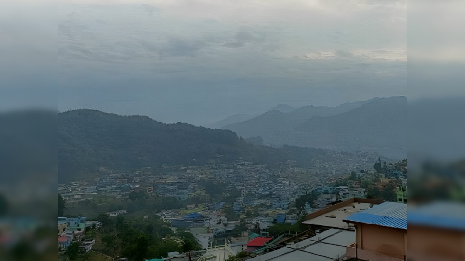 उत्तराखंड में सर्द मौसम की तीखी दस्तक, पाला और कोहरे