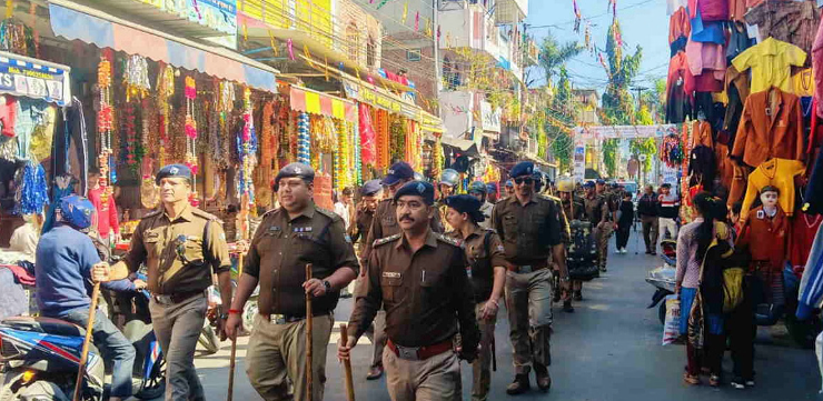 उत्तराखंड में हाई अलर्ट के बाद श्रीनगर गढ़वाल में पुलिस