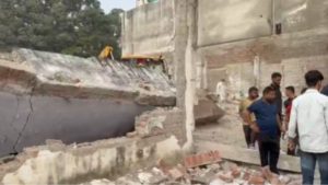 ऋषिकेश में बड़ा हादसा टला, ओंकारानंद स्कूल के पास दीवार ढही; ठेकेदार पर आरोप