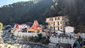 कैंची धाम में बढ़ती भीड़ को देखते हुए रविवार को बदला जाएगा ट्रैफिक प्लान, पढ़ लें गाइडलाइन्स