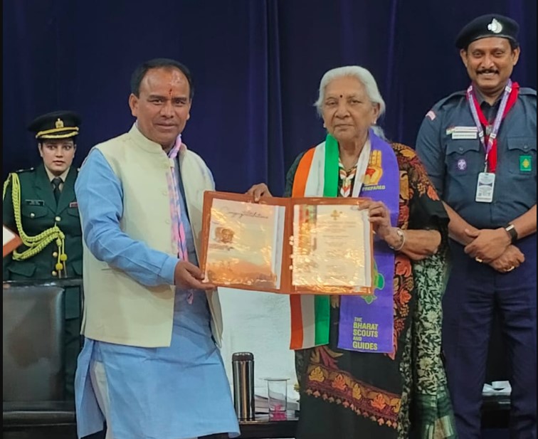 कैबिनेट मंत्री डॉ. धन सिंह रावत को मिला ‘सिल्वर एलीफेंट