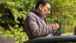 जिम कॉर्बेट में गाइड ने विदेशी पर्यटकों को दिया तंबाकू, सोशल मीडिया पर मचा बवाल; पार्क प्रशासन अलर्ट