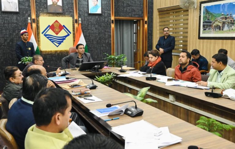 डीएम की दो टूक, तय समय में काम नहीं तो