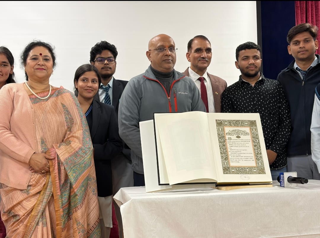 डॉल्फ़िन इंस्टीट्यूट में संविधान दिवस पर व्याख्यान एवं क्विज़ प्रतियोगिता