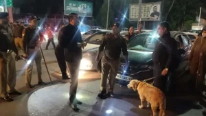 दिल्ली धमाके के बाद उत्तराखंड में हाई अलर्ट,धार्मिक स्थलों तक