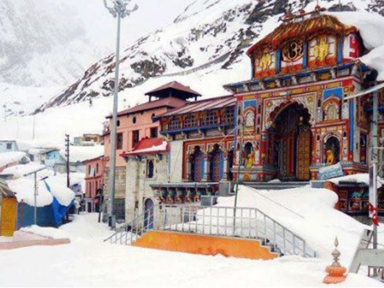 धामों में सर्दियों की दस्तक: बदरीनाथ-केदारनाथ ने ओढ़ी सफेद चादर 