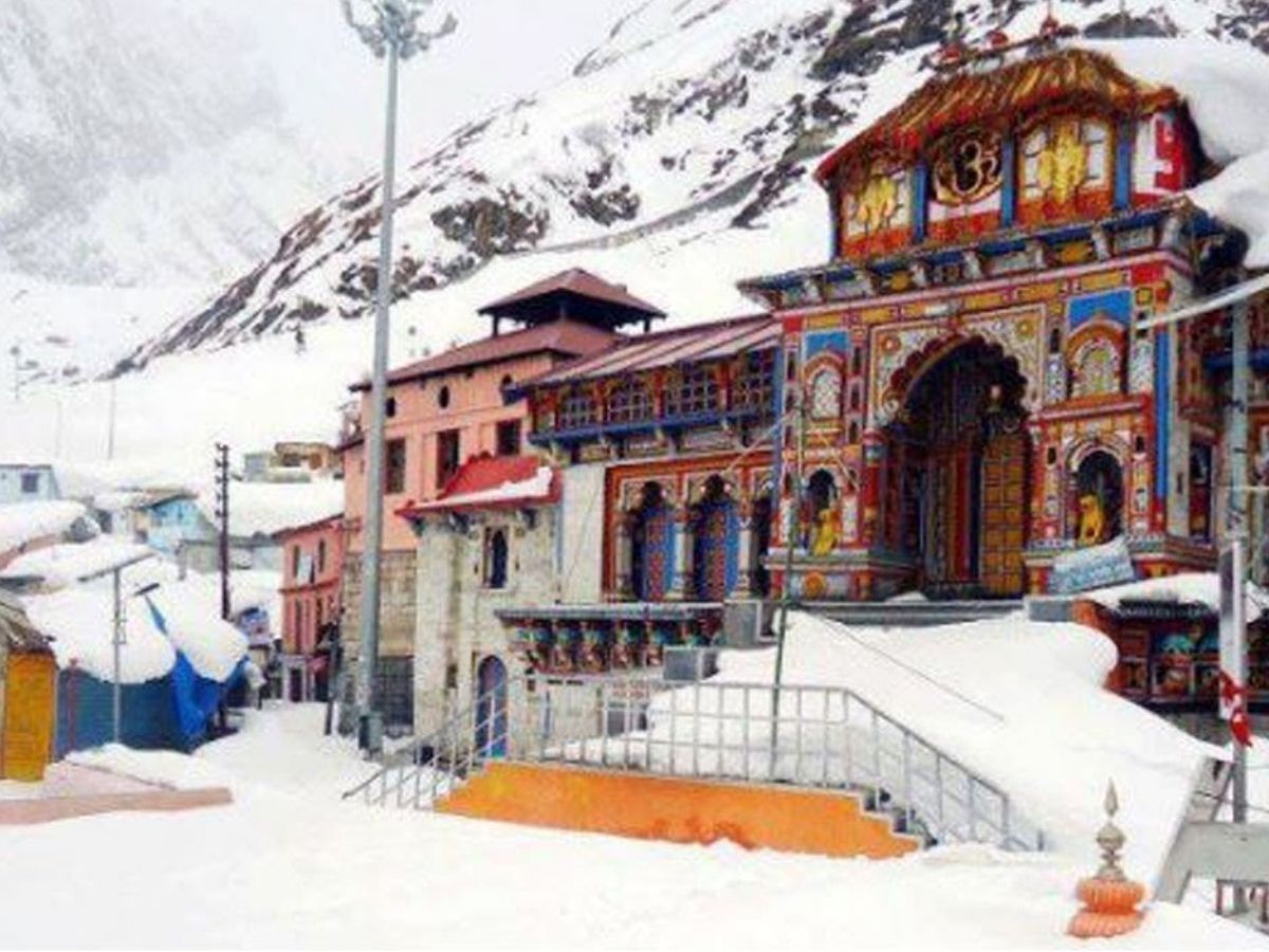 धामों में सर्दियों की दस्तक: बदरीनाथ-केदारनाथ ने ओढ़ी सफेद चादर