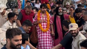 धीरेन्द्र शास्त्री और कुमार विश्वास उत्तरकाशी पहुंचे, मां यमुना तट