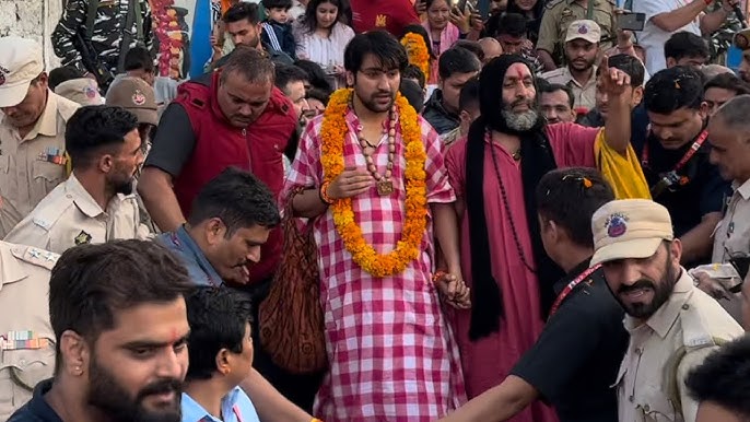 धीरेन्द्र शास्त्री और कुमार विश्वास उत्तरकाशी पहुंचे, मां यमुना तट