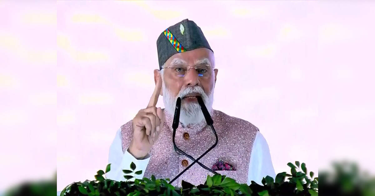 पहाड़ी अंदाज़ में दिखे पीएम मोदी, गढ़वाली-कुमाऊनी बोली से जीता