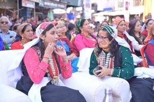 बैकुंठ चतुर्दशी मेले में पर्वतीय परिधान फैशन शो ने खींचा