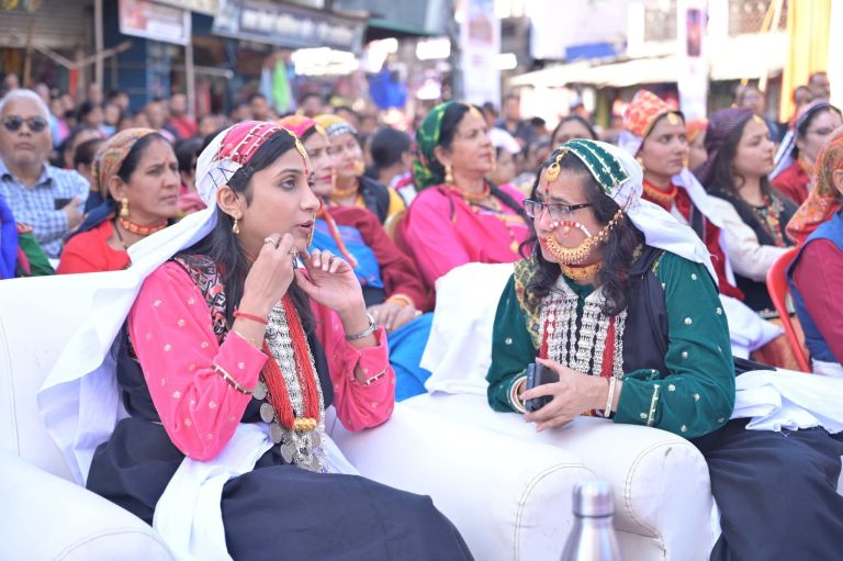 बैकुंठ चतुर्दशी मेले में पर्वतीय परिधान फैशन शो ने खींचा