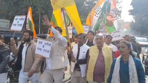 रामनगर: कर्मचारियों पर एस्मा लगाने के विरोध में कांग्रेस का प्रदर्शन, भाजपा सरकार का पुतला फूंका