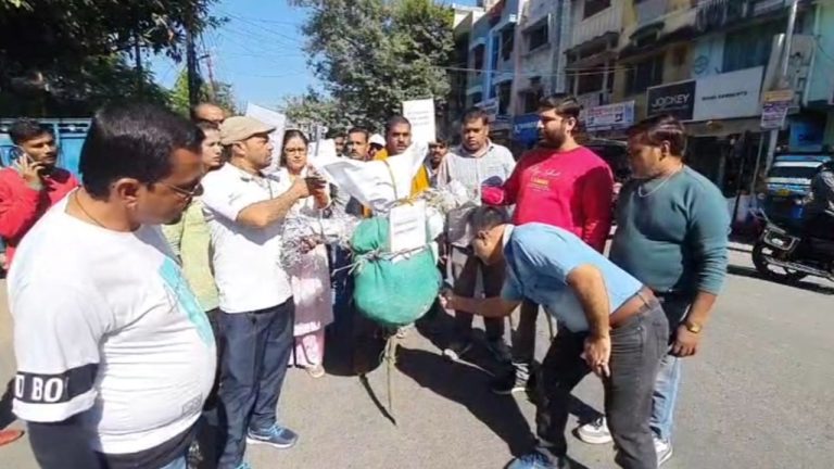 रामनगर में हुआ अनोखा प्रदर्शन, लोगों में चर्चा तेज़; जानिए आखिर क्या है वजह?