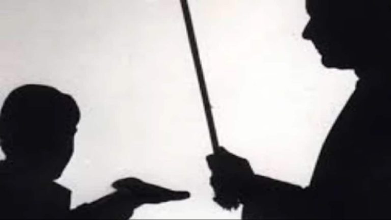 शिक्षक की पिटाई से छात्र गंभीर, दिल्ली AIIMS रेफर -