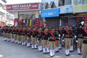 श्रीनगर बैकुंठ मेले में बच्चों की परेड और झांकियों ने