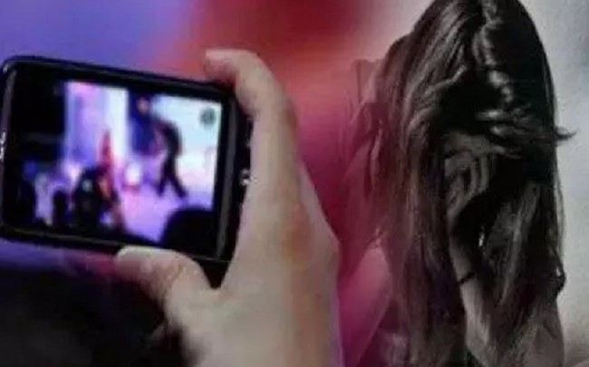 सनकी आशिक ने शादी से पहले दूल्हे को भेजे अश्लील