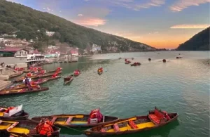 सर्दियों की आहट से फिर जाग उठा नैनीताल, सरोवर नगरी का हर हिस्सा सैलानियों के स्वागत की तैयारी में जुटा