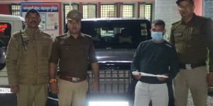 हाथ में चापड़ लेकर वाहन चलाना पड़ा भारी, देहरादून पुलिस
