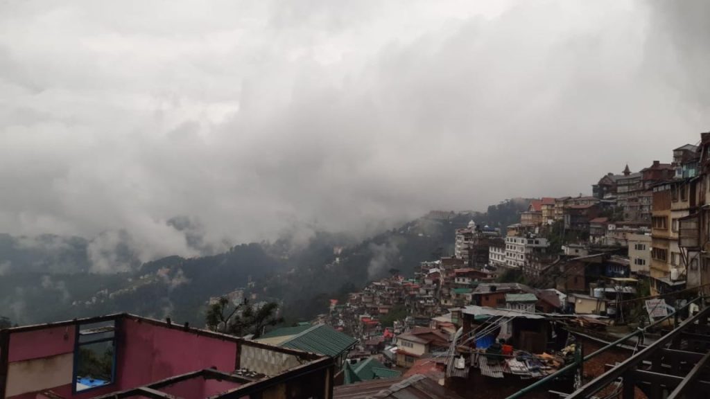 उत्तराखंड में सर्द लेकिन शुष्क मौसम का कहर, बर्फबारी के इंतजार में मायूस हुए पर्यटक; जानें मौसम विभाग का नया अपडेट