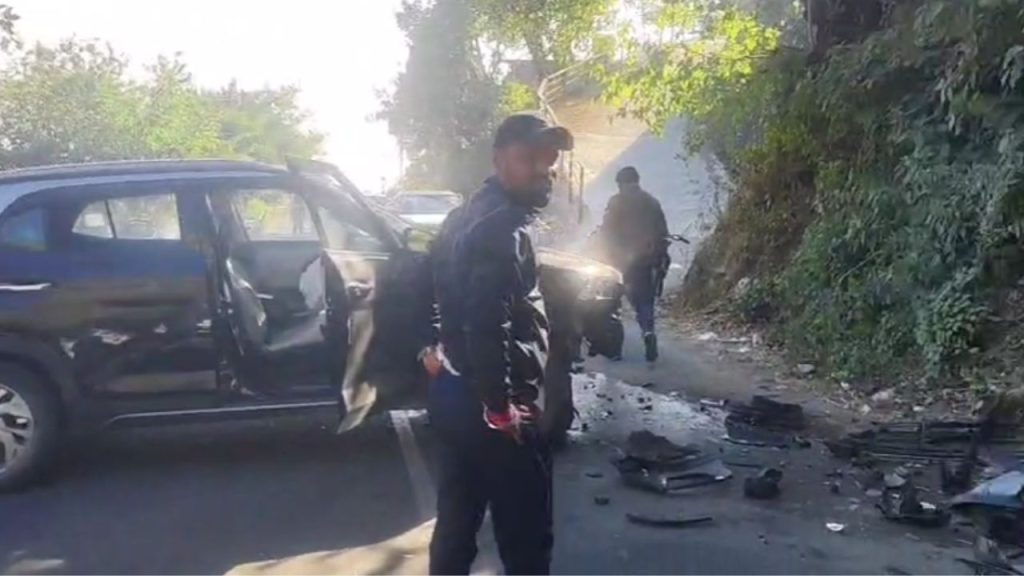 नैनीताल में भीषण सड़क हादसा, दो कार आपस में भिड़ी, 6 लोग घायल, 1 गंभीर