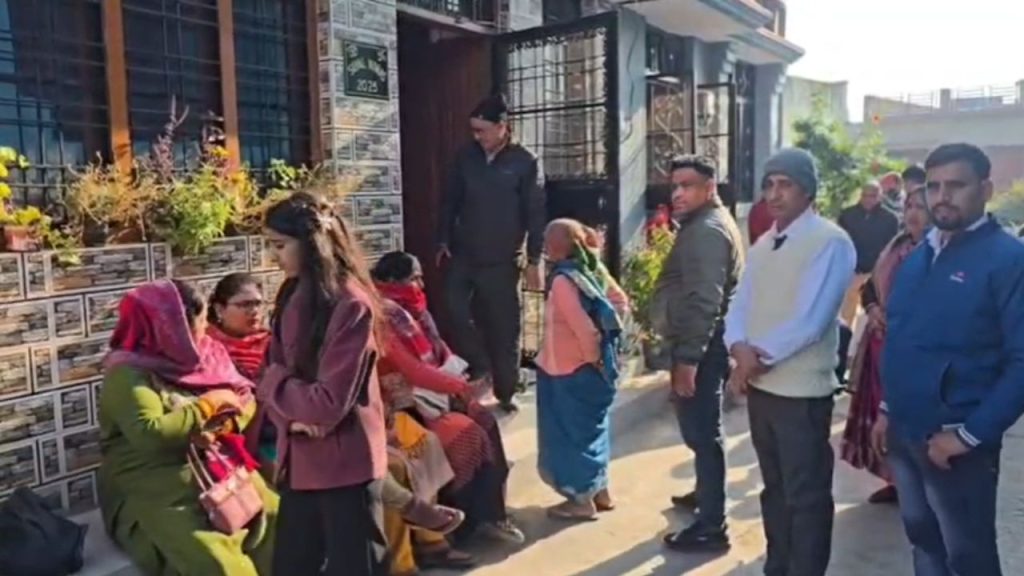 रामनगर के पीरूमदारा में बड़ी चोरी, परिवार बेहाल; चोरों ने जेवर-नकदी के साथ घर की मिठाई भी उड़ाई