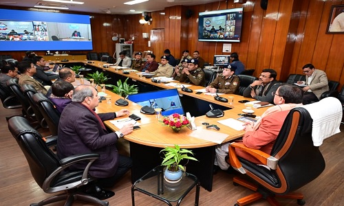 CM Dhami ने अधिकारियों को दिए निर्देश : राज्य में