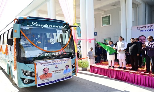 CM पुष्कर सिंह धामी ने टॉपर छात्र–छात्राओं के दल को