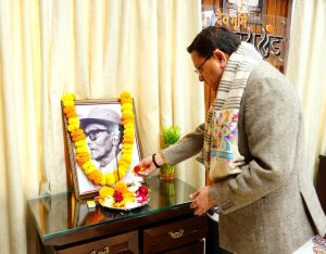 CM पुष्कर सिंह धामी ने पेशावर कांड के नायक वीर