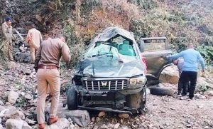 Devotees’ car plunges into gorge near Kainchi Dham, 3 killed