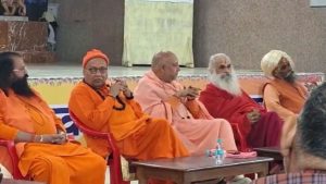 Haridwar: अर्ध कुंभ से पहले धर्मनगरी में तूफान, महंत गोपाल गिरी ने हरी गिरी को बताया भू-माफिया, दागे ये आरोप