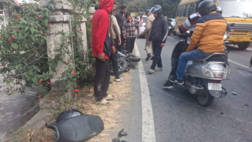 Nainital: ज्योलीकोट हल्द्वानी हाई-वे पर ट्रक और बाइक की भिड़ंत, 1 की मौत, एक घायल
