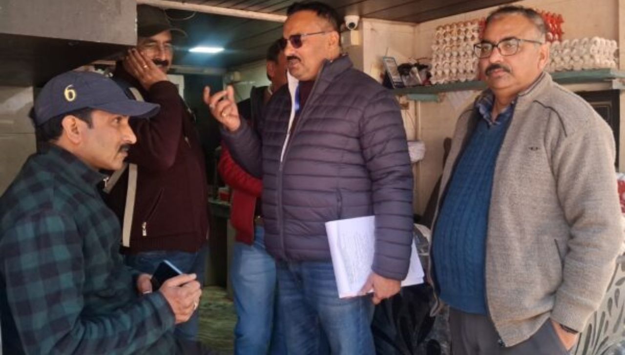 Nainital News: खुले में मांस-मछली बेचने पर प्रशासन सख्त, 7 दुकानदारों पर हुई ये कार्रवाई