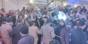 Nainital News: नैनीताल विंटर कार्निवाल की शुरुआत विवादों में, परमिश वर्मा का शो बीच में रोका गया