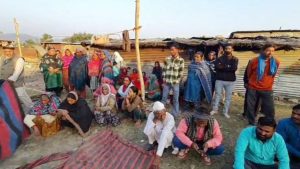 Ramnagar: वन विभाग की अतिक्रमण के खिलाफ कार्रवाई को लेकर ग्रामीणों में रोष, कहा पुनर्वास करे सरकार