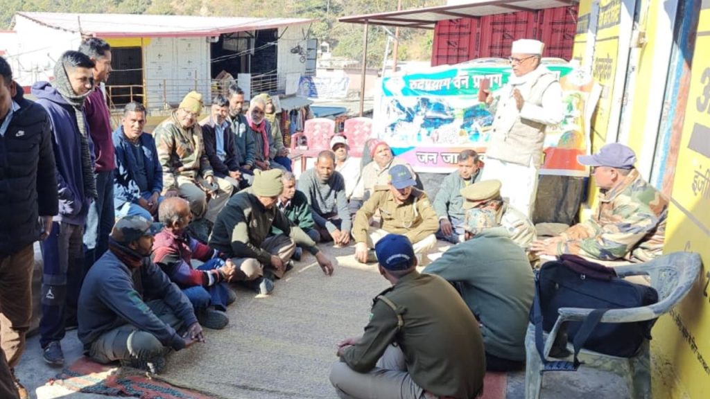 Uttarakhand News: मयाली बाजार में भालू की खौफनाक गतिविधि, वन विभाग का गुप्त अलर्ट जारी