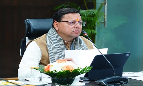 Uttarakhand News : CM धामी ने अधिकारियों को दिए राजस्व