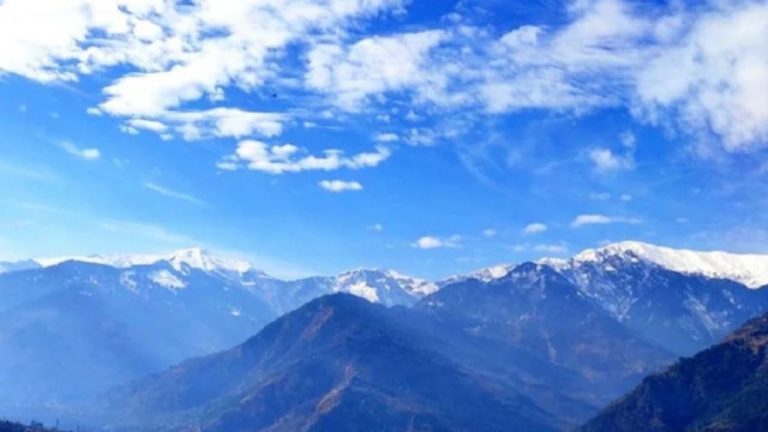 Uttarakhand Weather Today: ठंड ने बदली चाल, कोहरा बना मुसीबत, जानिए आज का मौसम हाल