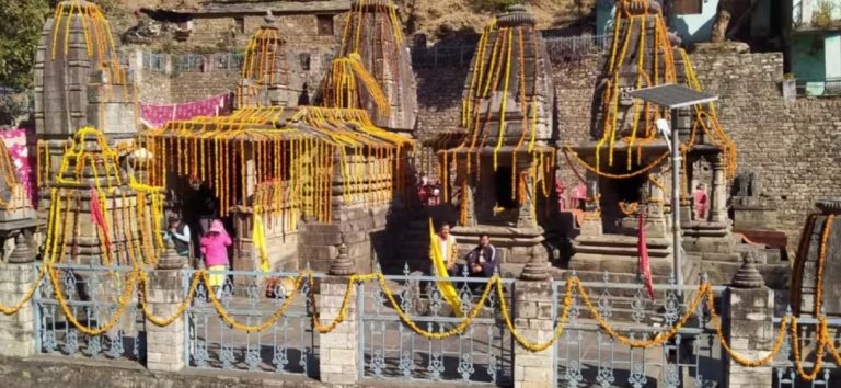 आदिबदरी मंदिर के कपाट एक माह के लिए बंद, मंत्रोच्चार