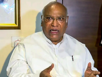 उत्तराखंड कांग्रेस के बड़े नेताओं को बुलाया गया दिल्ली, सिखों